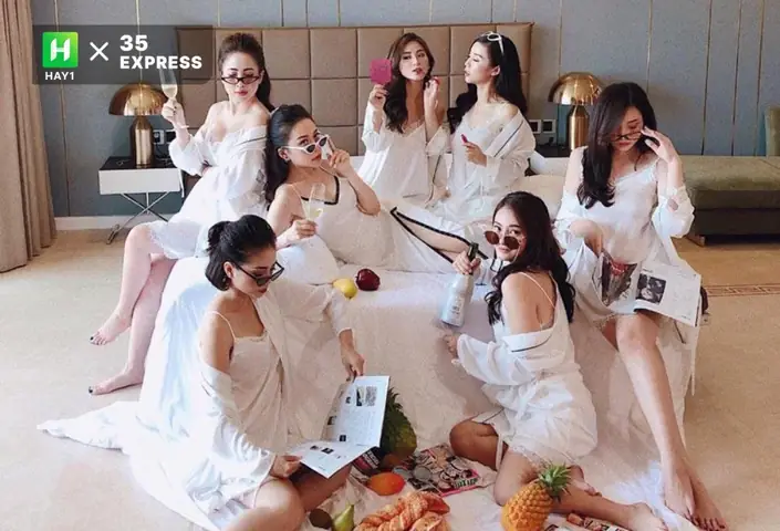 Cùng Nhóm Bạn Thân Hot Mom Gây Bão Cộng Đồng Mạng