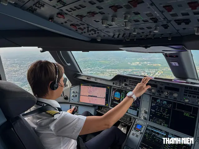 Nữ Phi Công Đầu Tiên Của Việt Nam Là Ai