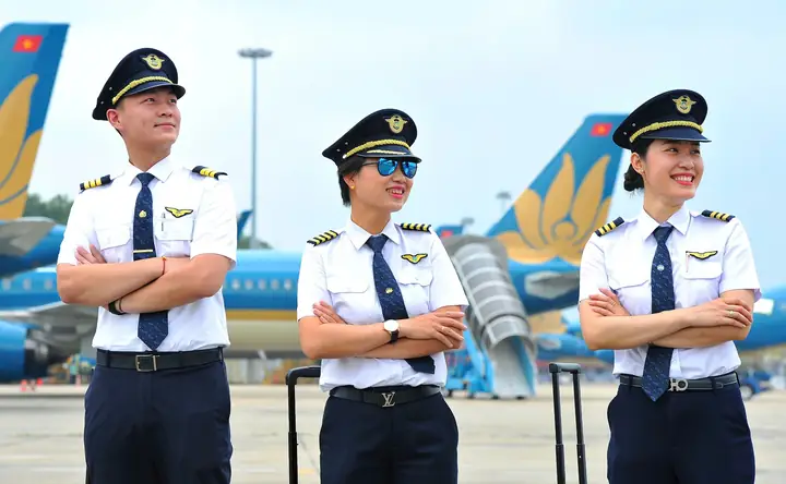 Nữ Phi Công Đầu Tiên Của Việt Nam Là Ai