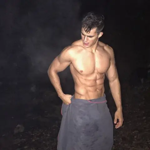 Từng Rất Xấu Hổ Không Dám Nói Mình Đi Làm Người Mẫu