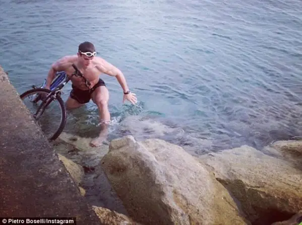 Một Số Hình Ảnh Khác Của Anh Khi Làm Người Mẫu