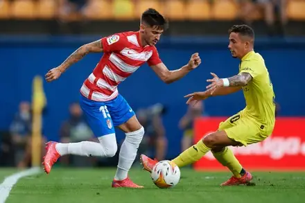 Pino Cf Là Ai? Giải Mã Danh Tính Người Mẫu Quảng Cáo Gây Tò Mò