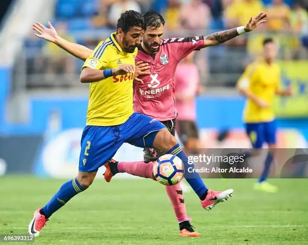 Pino Cf Là Ai? Giải Mã Danh Tính Người Mẫu Quảng Cáo Gây Tò Mò