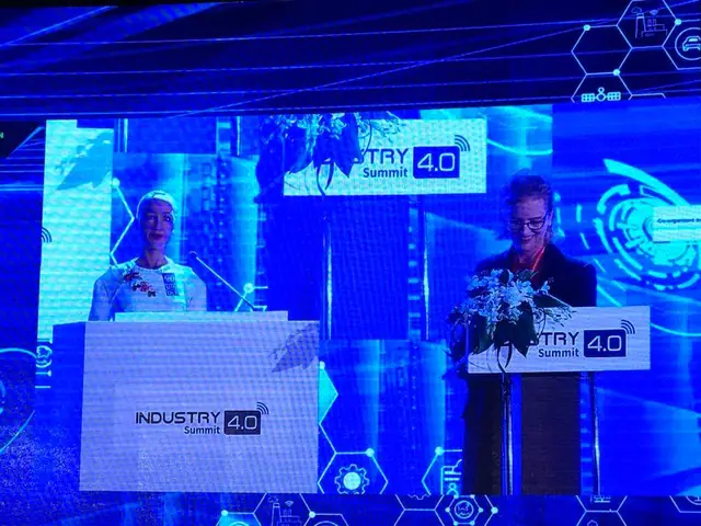 Robot Sophia Giao Lưu Tại Việt Nam