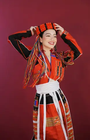 Lớn Lên Từ Tiếng Đàn Tính