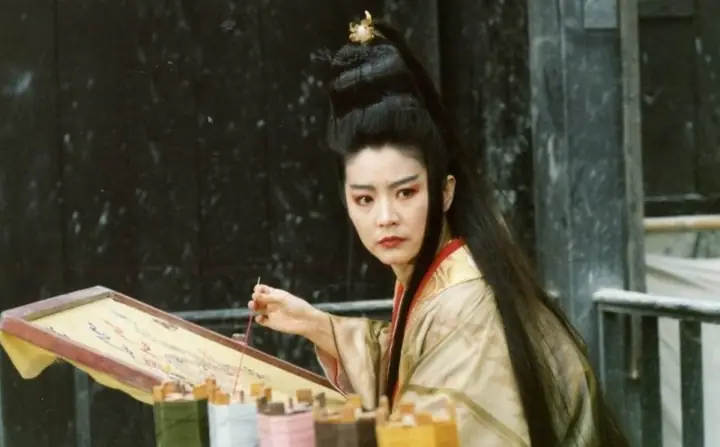 Trước Khi Luyện Quỳ Hoa Bảo Điển, Đông Phương Bất Bại Là Một Nhân Vật Đầy Tài Năng, Mưu Mô Và Tham Vọng.