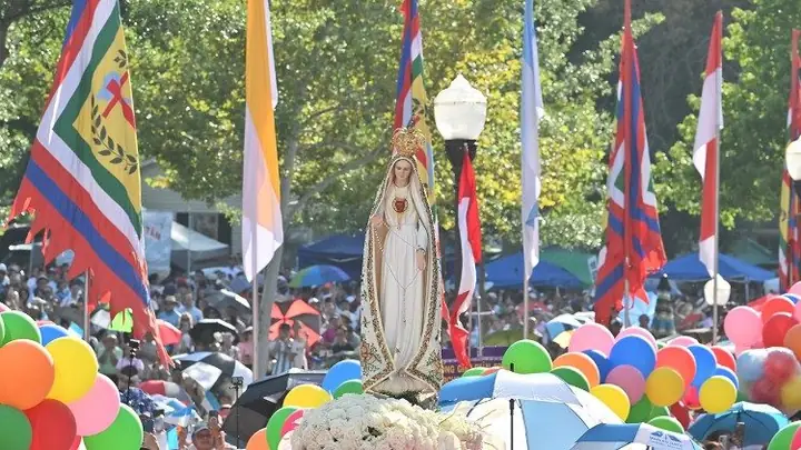 Tại Sao Em Không Phải Là Ai: Giải Mã Tâm Lý Và Hành Trình Chấp Nhận