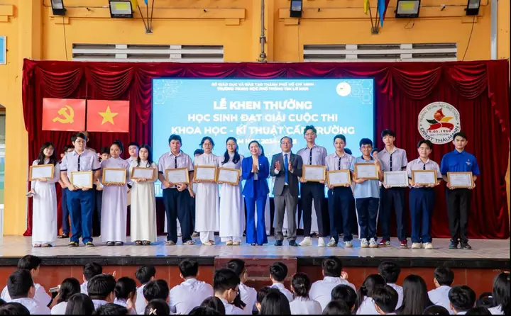 Teen Trường Thpt Ten Lơ Man: Học Giỏi, Nghiên Cứu Hay, Rèn Luyện Tốt