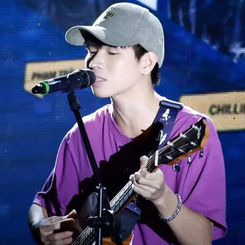 Thịnh Suy Là Ai? Con Đường Sự Nghiệp Âm Nhạc Của Thịnh Suy