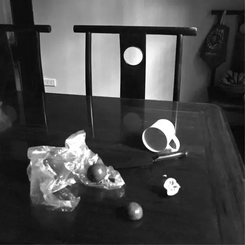 Ảnh Của Tác Giả Hạnh Thơ, 22 Tuổi, Thể Hiện Các Trải Nghiệm Và Cảm Giác Sống Của Thơ Cùng Bè Bạn Thuộc Series Ảnh Tìm Mình, In Trong Sách