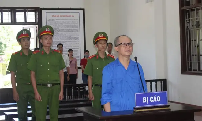 Tiến Sĩ Hớt Tóc Vỉa Hè Là Ai