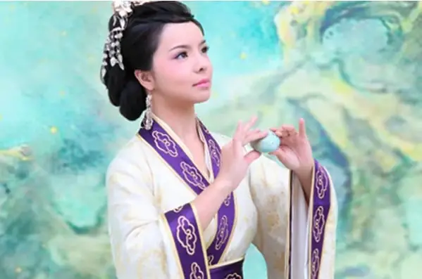 Tiểu Thư Là Ai Và Cuộc Sống Của Những "ái Nữ" Danh Giá?