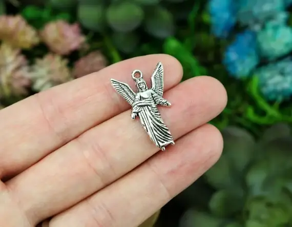 Uriel Là Ai? Giải Mã Thiên Thần Quyền Năng Trong Các Tín Ngưỡng