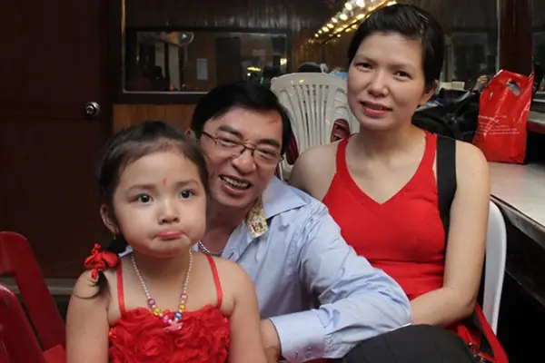 Vợ Ca Sĩ Đình Văn Là Ai? Cuộc Sống Hôn Nhân Và Gia Đình Của Anh