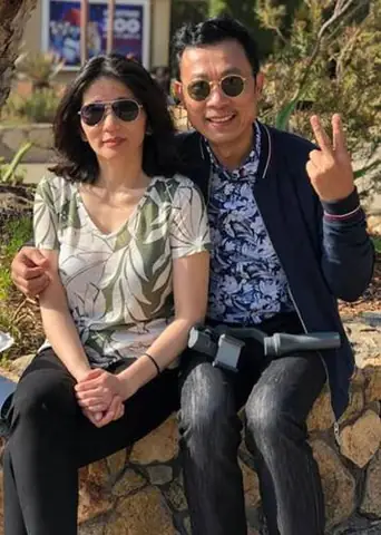 Người Vợ Gắn Bó Suốt 30 Năm Ít Ai Biết Của Vân Sơn