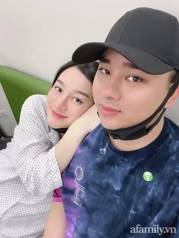 Vợ Hữu Công Là Ai