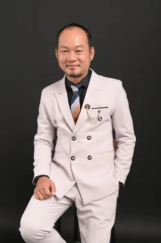 Danh Tính Và Sự Chấp Thuận Của Gia Đình Vềngười Vợ Hiện Tại Của Long Đẹp Trai