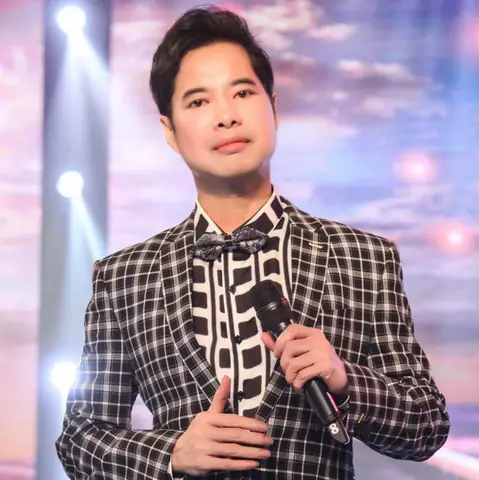 Danh Ca Ngọc Sơn Bất Ngờ Tiết Lộ Về Người Yêu, Thú Nhận Giới Tính Thật Ở Tuổi Ngoài 50 Danh Ca Ngọc Sơn Bất Ngờ Tiết Lộ Về Người Yêu, Thú Nhận Giới Tính Thật Ở Tuổi Ngoài 50