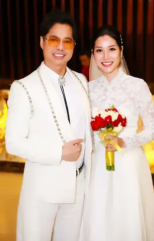 Danh Ca Ngọc Sơn Bất Ngờ Tiết Lộ Về Người Yêu, Thú Nhận Giới Tính Thật Ở Tuổi Ngoài 50 Danh Ca Ngọc Sơn Bất Ngờ Tiết Lộ Về Người Yêu, Thú Nhận Giới Tính Thật Ở Tuổi Ngoài 50