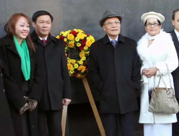 Vợ Nguyễn Sinh Hùng Là Ai