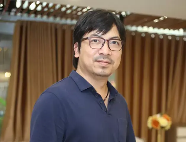 Hã´n Nhã¢n Giã¡o Sæ° Cã¹ Trá»ng Xoay Vá»i Vá»£ Tuá»i Há» - Cá»±u Mc Vtv Ra Sao?-1