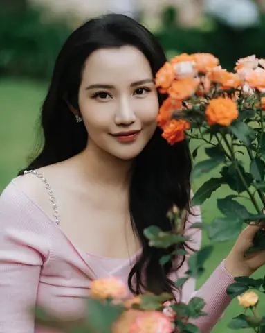 Thiáº¿u Gia Phan Thã Nh Hiáº¿m Hoi Lá» Diá»n Bãªn Vá»£ Tiá»u Thæ° Ngoáº¡i Hã¬nh U40 Gã¢y Xã´n Xao