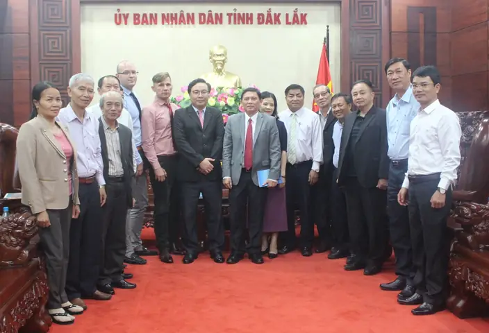 Vũ Khắc Nguyên Là Ai