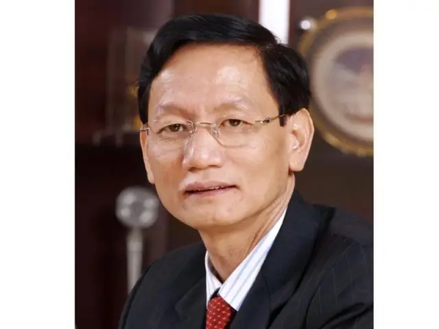 Những Bước Chân Đầu Tiên: Từ Học Đường Đến Khởi Nghiệp Những Bước Chân Đầu Tiên: Từ Học Đường Đến Khởi Nghiệp