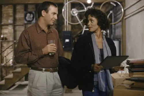 Whitney Và Kevin Costner Trong The Bodyguard (nguồn: Washington Post)