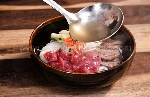 Bí Quyết Nấu Nước Dùng Phở Thơm Ngon Để Kinh Doanh
