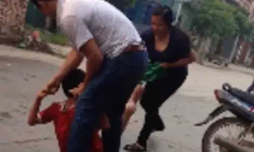 Hà Nội: Bố Mẹ Lột Sạch Quần Áo Của Con Vì Mải Chơi Game | Báo Tri ...